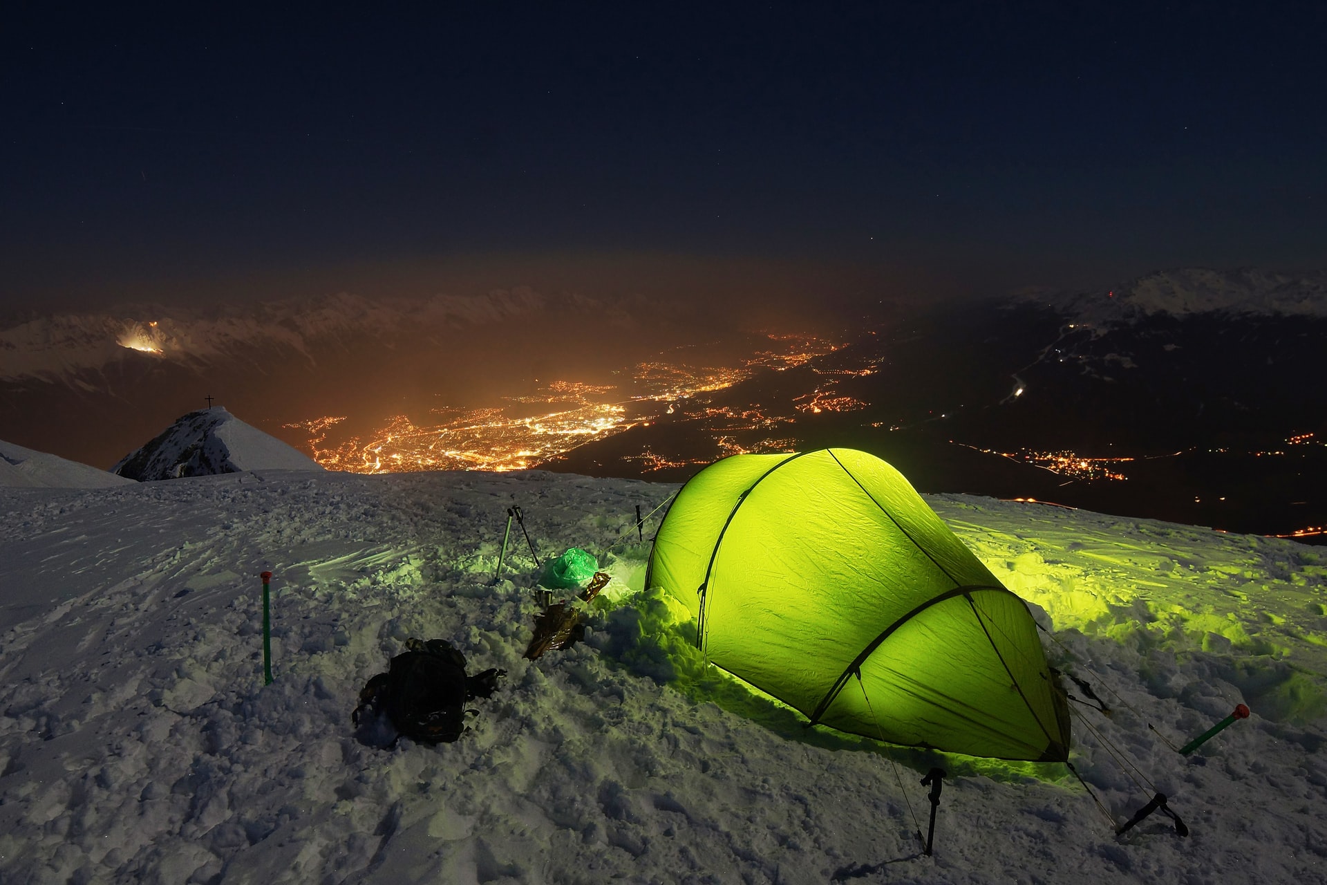Camping στο χιόνι: Εξερεύνησε την άγρια φύση… «αλλιώς»
