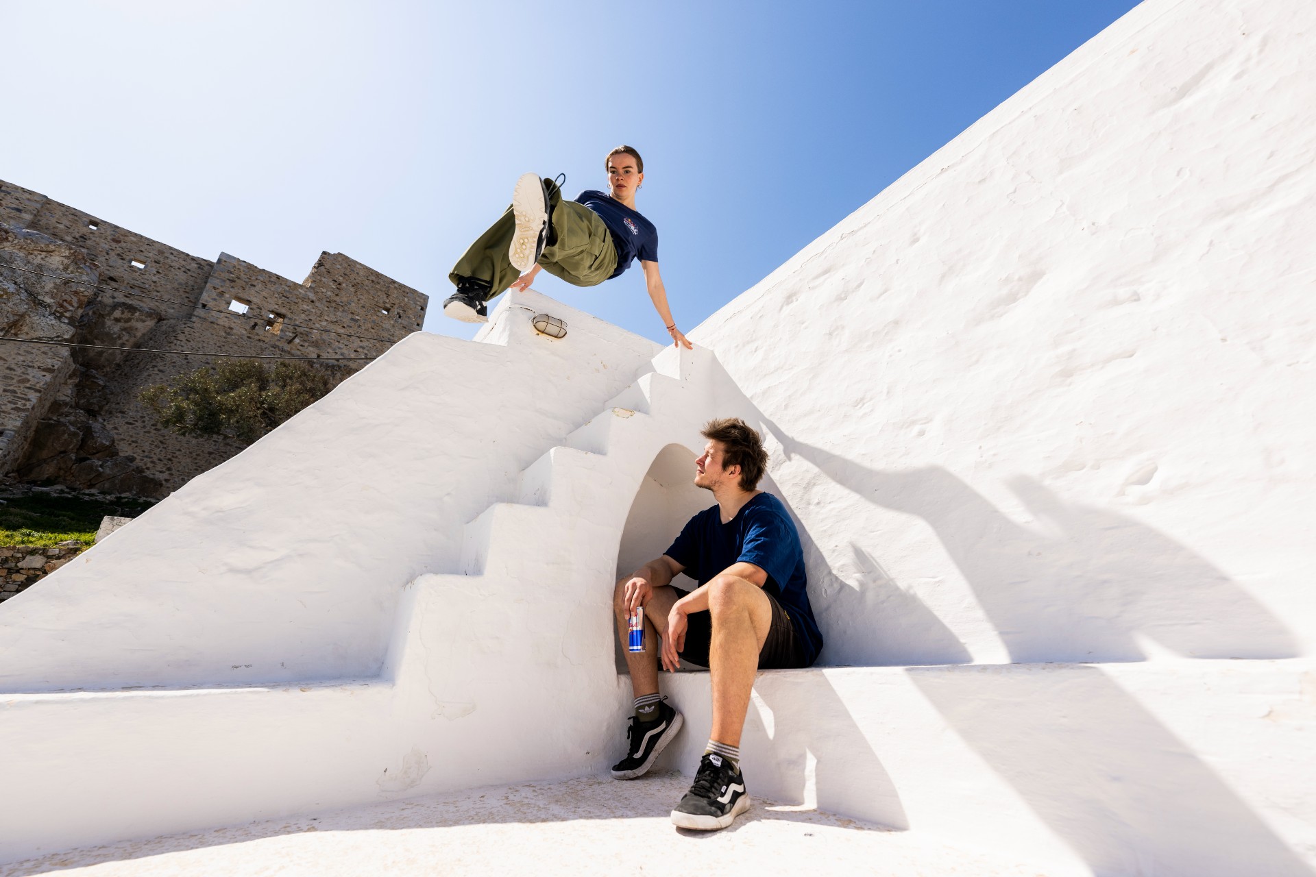 Για εσένα που σε συναρπάζει το freerunning και θέλεις να δεις από κοντά το Red Bull Art of Motion, σε καλούμε να ζήσεις την απόλυτη εμπειρία λαμβάνοντας μέρος στον παρακάτω διαγωνισμό με 3 απλά βήματα: Σκάναρε το QR code που θα βρεις στο Red Bull 250ml Παίξε το Quiz Διεκδίκησε ένα ταξίδι στην Αστυπάλαια το 3ημερο 10 με 12 Ιουνίου