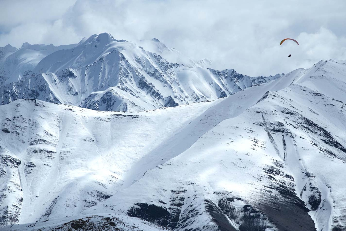Ο Gavin McClurg διέσχισε με Paragliding την Αλάσκα