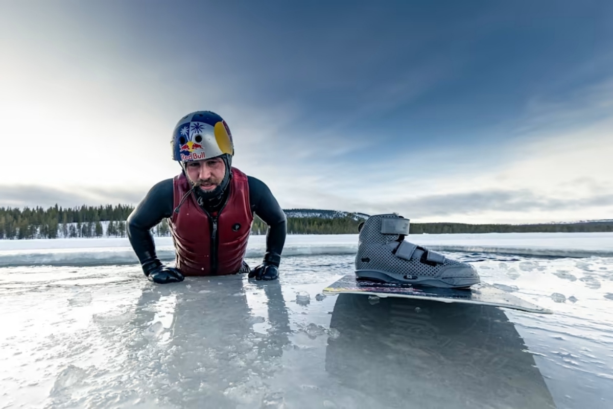 Η παγωμένη λίμνη στο Jokkmokk της Σουηδίας, 1.000 χιλιόμετρα μακριά από την κοσμοπολίτικη Στοκχόλμη «διέγειρε» το μυαλό του και προκαλούσε την αντοχή του.
