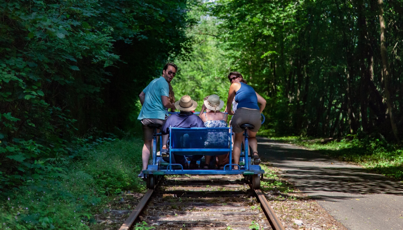Railbiking: Κάνοντας ποδήλατο σε παλιές ράγες τρένων