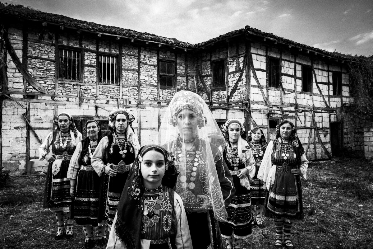 Καρυάτιδες: Η σπουδαία φωτογραφική σπουδή του Γιώργου Τατάκη κάνει πρεμιέρα στην Ελλάδα