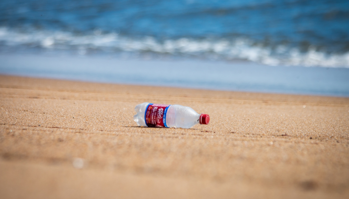 Περιβαλλοντική ρύπανση: Πώς θα μειώσεις τα πλαστικά από τις θάλασσες και τις ακτές