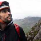 Adam Raja: Ο αντισυμβατικός αναρριχητής που ανακαλύπτει τη Σκωτία μέσα από τις κορυφές της
