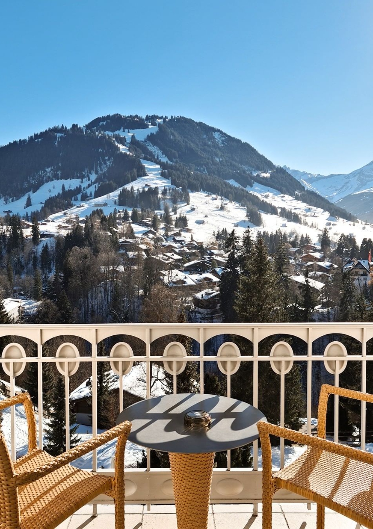 Gstaad Palace: Η ιστορία πίσω από τις κλειστές πόρτες του εμβληματικού χειμερινού θερέτρου