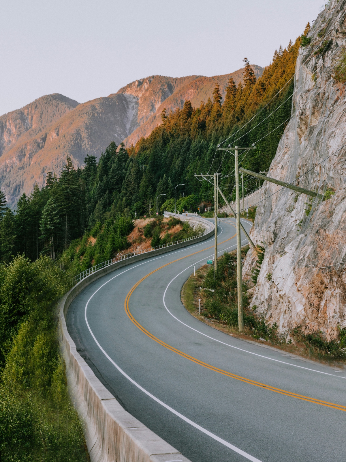 Ατελείωτα roadtrips σε φαινομενικά αέναους δρόμους σε κάθε γωνιά του πλανήτη